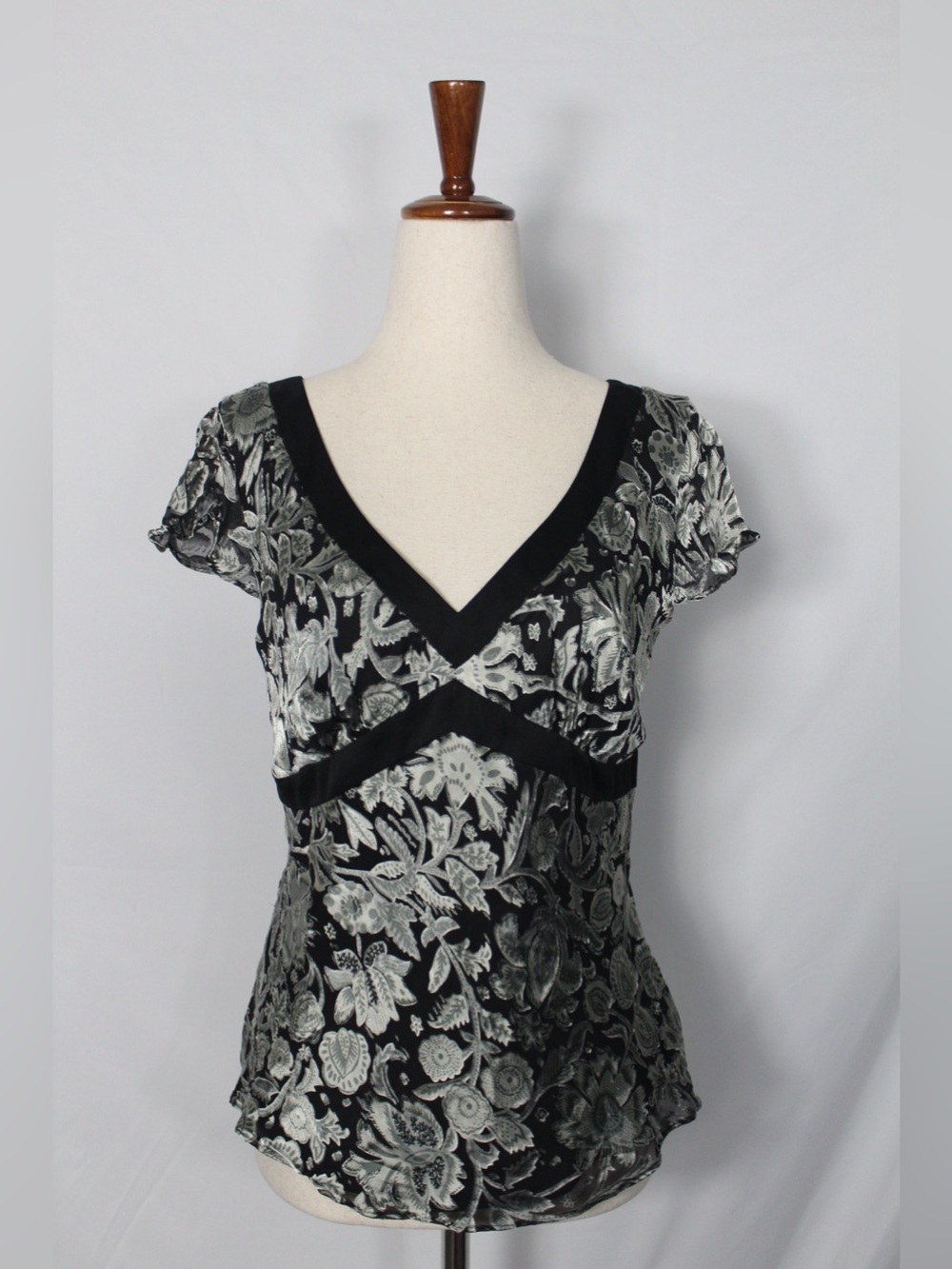 y2k LOFT Black and Silver Floral V-Neck Blouse